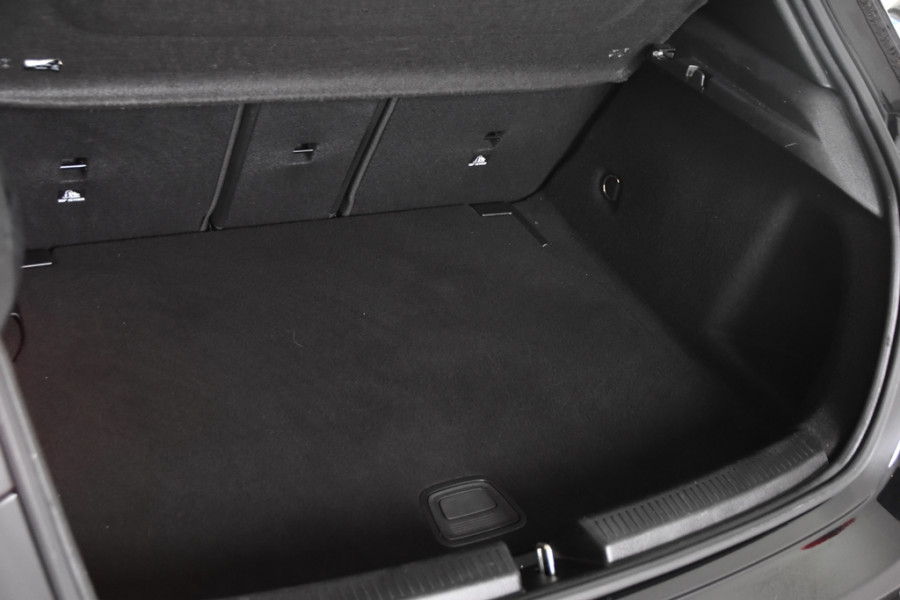 Mercedes-Benz A-Klasse 180 *1ste Eigenaar*Leer*Stoelverwarming*DAB* Mercedes-Benz A-Klasse 180 *1ste Eigenaar*Leer*Stoelverwarming*DAB*