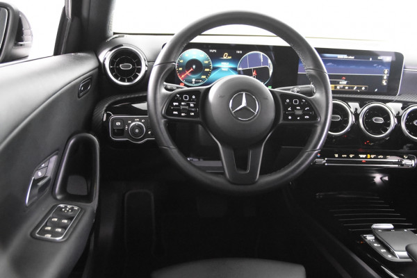 Mercedes-Benz A-Klasse 180 *1ste Eigenaar*Leer*Stoelverwarming*DAB* Mercedes-Benz A-Klasse 180 *1ste Eigenaar*Leer*Stoelverwarming*DAB*