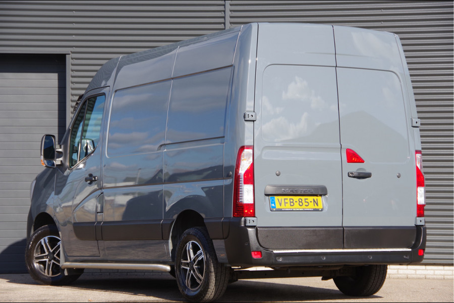 Renault Master T35 2.3 dCi L1H2 135PK, CAMERA, CRUISE, ZONNEKLEP LED, AIRCO, CARPLAY, PARKEERSENSOREN