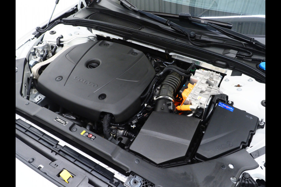 Volvo V60 2.0 T6 Recharge AWD R-Design | Panoramadak | Pilot Assist | Keyless | Camera | Memory | Carplay
