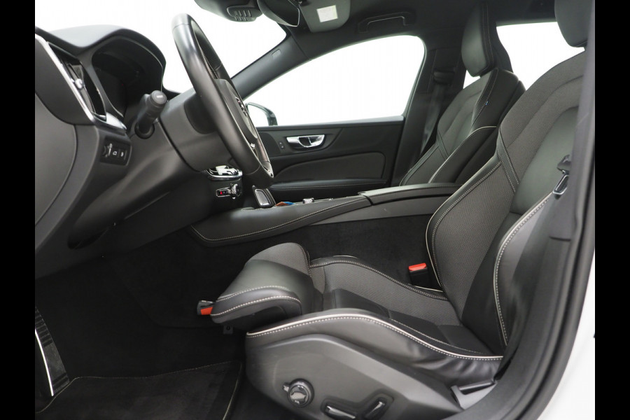 Volvo V60 2.0 T6 Recharge AWD R-Design | Panoramadak | Pilot Assist | Keyless | Camera | Memory | Carplay