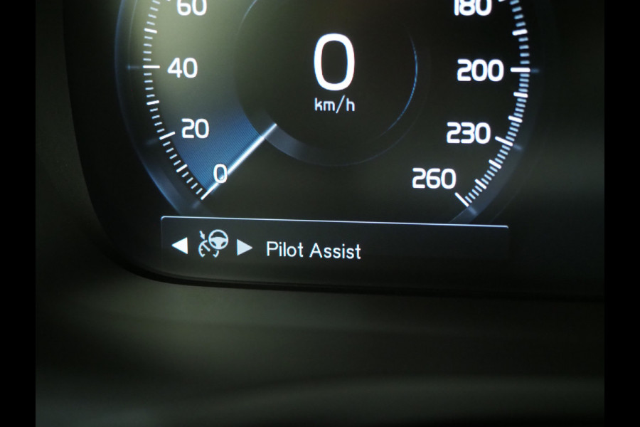 Volvo V60 2.0 T6 Recharge AWD R-Design | Panoramadak | Pilot Assist | Keyless | Camera | Memory | Carplay