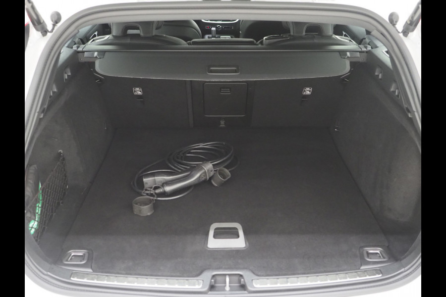Volvo V60 2.0 T6 Recharge AWD R-Design | Panoramadak | Pilot Assist | Keyless | Camera | Memory | Carplay