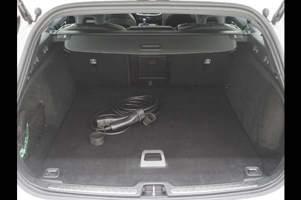 Volvo V60 2.0 T6 Recharge AWD R-Design | Panoramadak | Pilot Assist | Keyless | Camera | Memory | Carplay