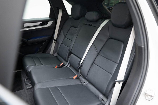 Porsche Cayenne 3.0 E-Hybrid |Pano|Krijt|SportChrono|Fabrieksgarantie t/m 2029| Porsche Cayenne 3.0 E-Hybrid |Pano|Krijt|SportChrono|Fabrieksgarantie t/m 2029|