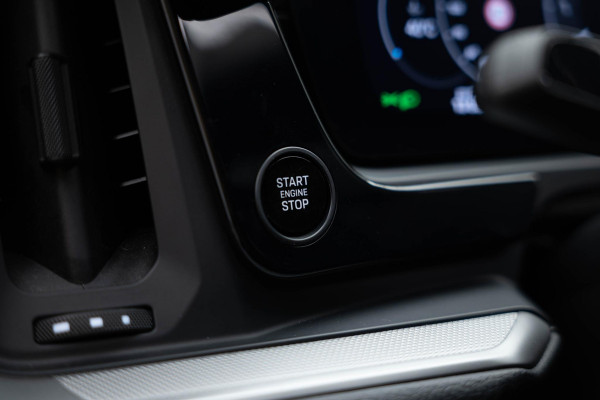 Porsche Cayenne 3.0 E-Hybrid |Pano|Krijt|SportChrono|Fabrieksgarantie t/m 2029| Porsche Cayenne 3.0 E-Hybrid |Pano|Krijt|SportChrono|Fabrieksgarantie t/m 2029|