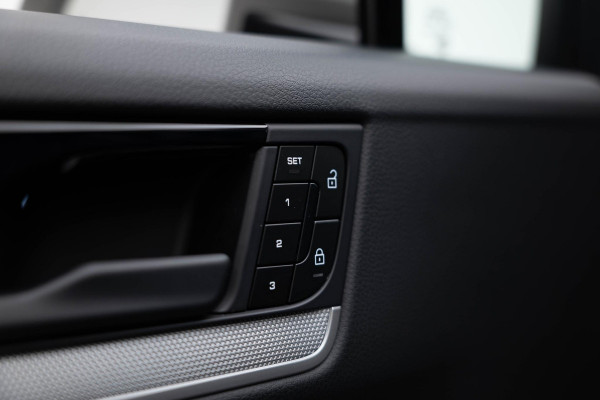Porsche Cayenne 3.0 E-Hybrid |Pano|Krijt|SportChrono|Fabrieksgarantie t/m 2029| Porsche Cayenne 3.0 E-Hybrid |Pano|Krijt|SportChrono|Fabrieksgarantie t/m 2029|