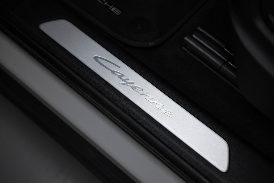 Porsche Cayenne 3.0 E-Hybrid |Pano|Krijt|SportChrono|Fabrieksgarantie t/m 2029| Porsche Cayenne 3.0 E-Hybrid |Pano|Krijt|SportChrono|Fabrieksgarantie t/m 2029|