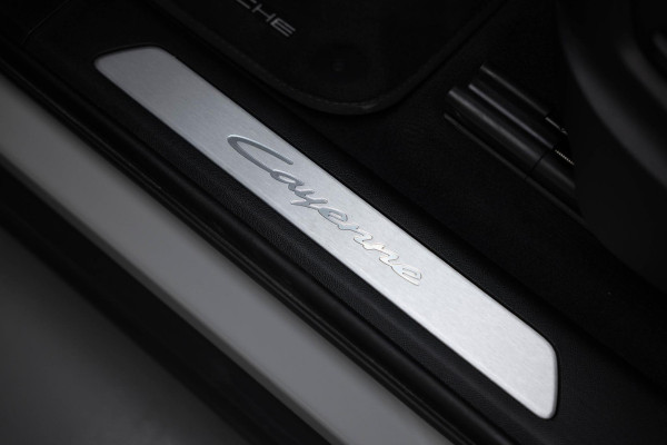 Porsche Cayenne 3.0 E-Hybrid |Pano|Krijt|SportChrono|Fabrieksgarantie t/m 2029| Porsche Cayenne 3.0 E-Hybrid |Pano|Krijt|SportChrono|Fabrieksgarantie t/m 2029|