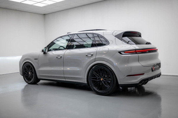 Porsche Cayenne 3.0 E-Hybrid |Pano|Krijt|SportChrono|Fabrieksgarantie t/m 2029| Porsche Cayenne 3.0 E-Hybrid |Pano|Krijt|SportChrono|Fabrieksgarantie t/m 2029|