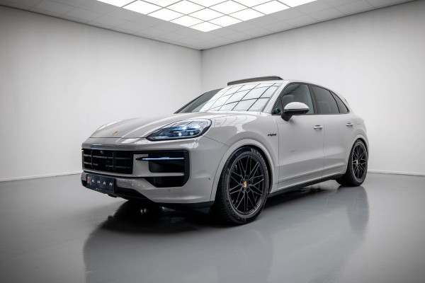Porsche Cayenne 3.0 E-Hybrid |Pano|Krijt|SportChrono|Fabrieksgarantie t/m 2029| Porsche Cayenne 3.0 E-Hybrid |Pano|Krijt|SportChrono|Fabrieksgarantie t/m 2029|