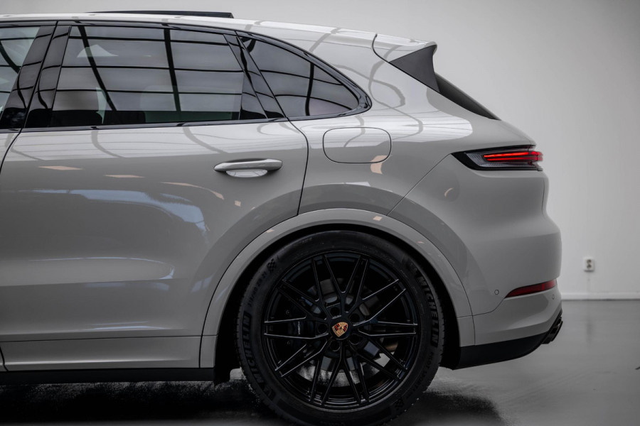 Porsche Cayenne 3.0 E-Hybrid |Pano|Krijt|SportChrono|Fabrieksgarantie t/m 2029| Porsche Cayenne 3.0 E-Hybrid |Pano|Krijt|SportChrono|Fabrieksgarantie t/m 2029|