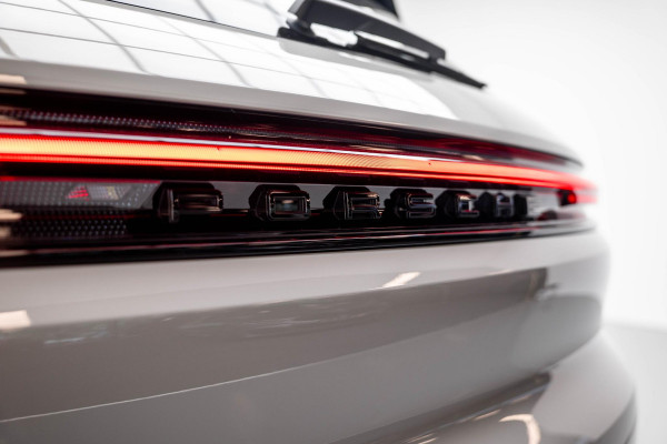 Porsche Cayenne 3.0 E-Hybrid |Pano|Krijt|SportChrono|Fabrieksgarantie t/m 2029| Porsche Cayenne 3.0 E-Hybrid |Pano|Krijt|SportChrono|Fabrieksgarantie t/m 2029|