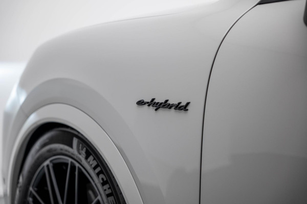 Porsche Cayenne 3.0 E-Hybrid |Pano|Krijt|SportChrono|Fabrieksgarantie t/m 2029| Porsche Cayenne 3.0 E-Hybrid |Pano|Krijt|SportChrono|Fabrieksgarantie t/m 2029|