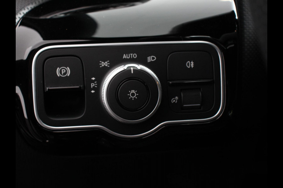 Mercedes-Benz A-Klasse 200 Automaat AMG Line | Navigatie | Climate control | Camera | Parkeer sensoren | Half Lederen Bekleding | Led  | Cruise Control adaptive | LM Velgen | Dab | Led