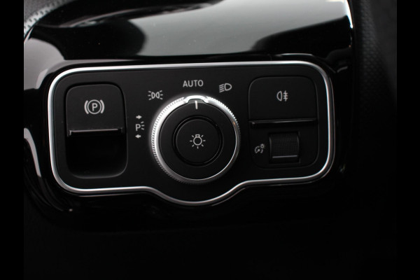 Mercedes-Benz A-Klasse 200 Automaat AMG Line | Navigatie | Climate control | Camera | Parkeer sensoren | Half Lederen Bekleding | Led  | Cruise Control adaptive | LM Velgen | Dab | Led