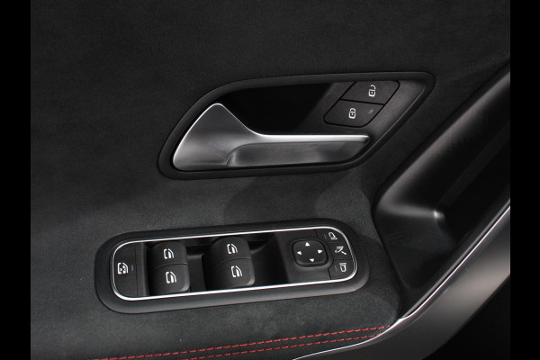 Mercedes-Benz A-Klasse 200 Automaat AMG Line | Navigatie | Climate control | Camera | Parkeer sensoren | Half Lederen Bekleding | Led  | Cruise Control adaptive | LM Velgen | Dab | Led