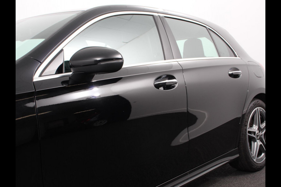 Mercedes-Benz A-Klasse 200 Automaat AMG Line | Navigatie | Climate control | Camera | Parkeer sensoren | Half Lederen Bekleding | Led  | Cruise Control adaptive | LM Velgen | Dab | Led