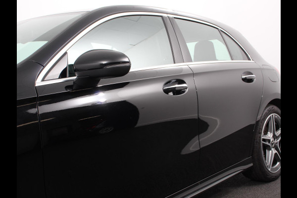 Mercedes-Benz A-Klasse 200 Automaat AMG Line | Navigatie | Climate control | Camera | Parkeer sensoren | Half Lederen Bekleding | Led  | Cruise Control adaptive | LM Velgen | Dab | Led