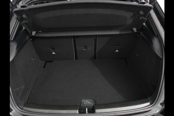 Mercedes-Benz A-Klasse 200 Automaat AMG Line | Navigatie | Climate control | Camera | Parkeer sensoren | Half Lederen Bekleding | Led  | Cruise Control adaptive | LM Velgen | Dab | Led