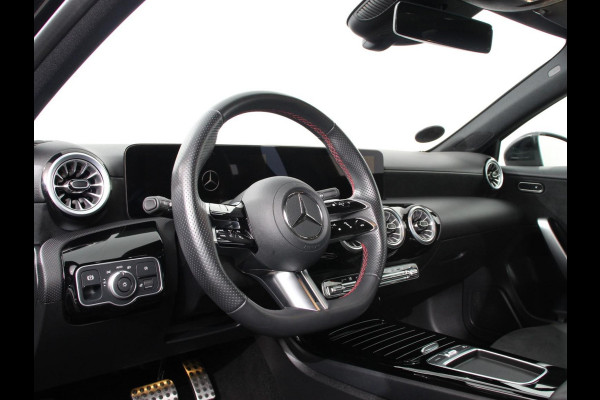 Mercedes-Benz A-Klasse 200 Automaat AMG Line | Navigatie | Climate control | Camera | Parkeer sensoren | Half Lederen Bekleding | Led  | Cruise Control adaptive | LM Velgen | Dab | Led