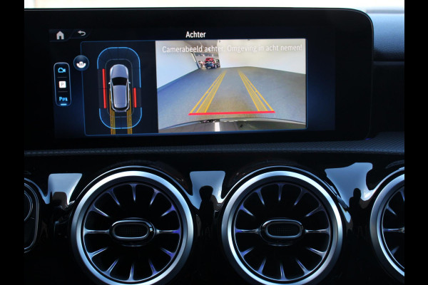 Mercedes-Benz A-Klasse 200 Automaat AMG Line | Navigatie | Climate control | Camera | Parkeer sensoren | Half Lederen Bekleding | Led  | Cruise Control adaptive | LM Velgen | Dab | Led
