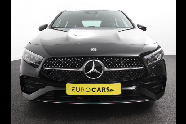 Mercedes-Benz A-Klasse 200 Automaat AMG Line | Navigatie | Climate control | Camera | Parkeer sensoren | Half Lederen Bekleding | Led  | Cruise Control adaptive | LM Velgen | Dab | Led