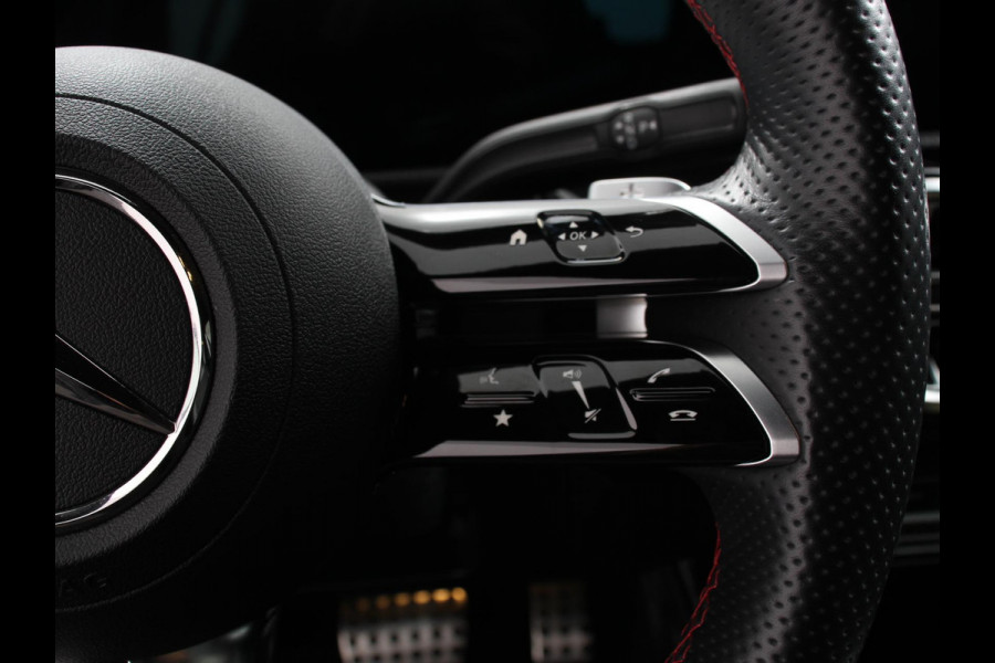 Mercedes-Benz A-Klasse 200 Automaat AMG Line | Navigatie | Climate control | Camera | Parkeer sensoren | Half Lederen Bekleding | Led  | Cruise Control adaptive | LM Velgen | Dab | Led
