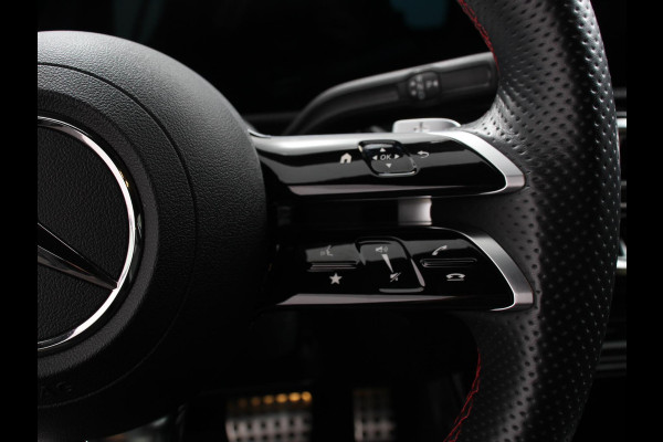 Mercedes-Benz A-Klasse 200 Automaat AMG Line | Navigatie | Climate control | Camera | Parkeer sensoren | Half Lederen Bekleding | Led  | Cruise Control adaptive | LM Velgen | Dab | Led
