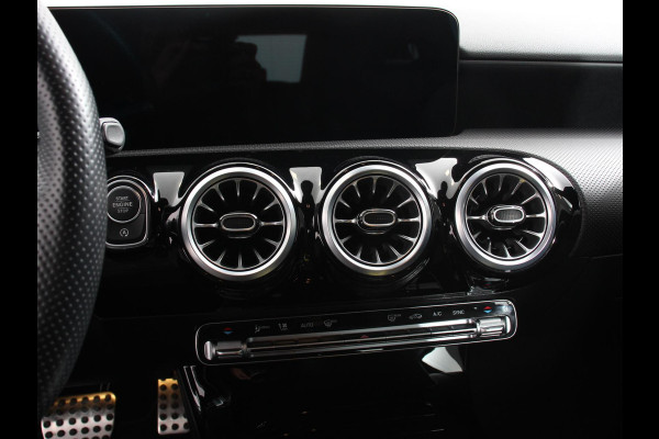 Mercedes-Benz A-Klasse 200 Automaat AMG Line | Navigatie | Climate control | Camera | Parkeer sensoren | Half Lederen Bekleding | Led  | Cruise Control adaptive | LM Velgen | Dab | Led