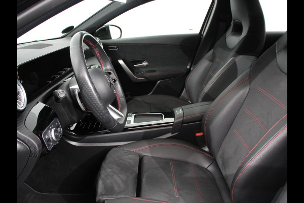 Mercedes-Benz A-Klasse 200 Automaat AMG Line | Navigatie | Climate control | Camera | Parkeer sensoren | Half Lederen Bekleding | Led  | Cruise Control adaptive | LM Velgen | Dab | Led