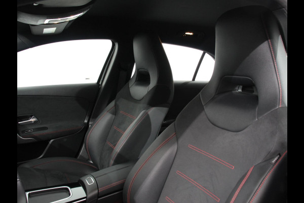 Mercedes-Benz A-Klasse 200 Automaat AMG Line | Navigatie | Climate control | Camera | Parkeer sensoren | Half Lederen Bekleding | Led  | Cruise Control adaptive | LM Velgen | Dab | Led