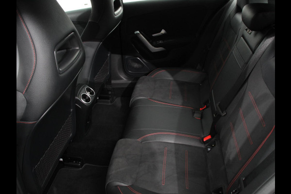 Mercedes-Benz A-Klasse 200 Automaat AMG Line | Navigatie | Climate control | Camera | Parkeer sensoren | Half Lederen Bekleding | Led  | Cruise Control adaptive | LM Velgen | Dab | Led
