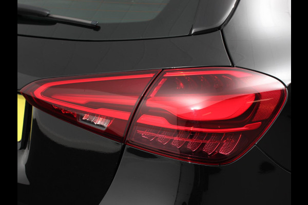 Mercedes-Benz A-Klasse 200 Automaat AMG Line | Navigatie | Climate control | Camera | Parkeer sensoren | Half Lederen Bekleding | Led  | Cruise Control adaptive | LM Velgen | Dab | Led