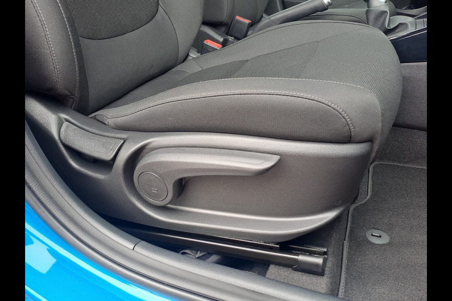 Kia Rio 1.0 T-GDi MHEV DynamicLine | LED | Trekhaak | Cruise | Camera | Stuur- en stoelverwarming | Navi |