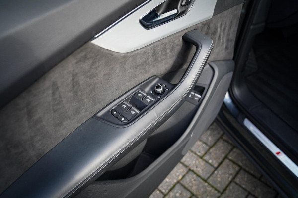 Audi Q7 55 TFSI Quattro Pro Line Plus | Panorama | Massage | Trekhaak | RS zetels | HUD | Adaptieve Cruise Control | Lane Assist |