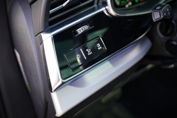 Audi Q7 55 TFSI Quattro Pro Line Plus | Panorama | Massage | Trekhaak | RS zetels | HUD | Adaptieve Cruise Control | Lane Assist |