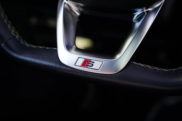 Audi Q7 55 TFSI Quattro Pro Line Plus | Panorama | Massage | Trekhaak | RS zetels | HUD | Adaptieve Cruise Control | Lane Assist |