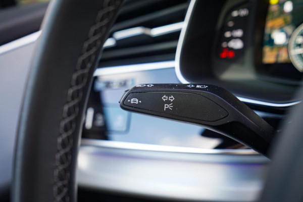 Audi Q7 55 TFSI Quattro Pro Line Plus | Panorama | Massage | Trekhaak | RS zetels | HUD | Adaptieve Cruise Control | Lane Assist |
