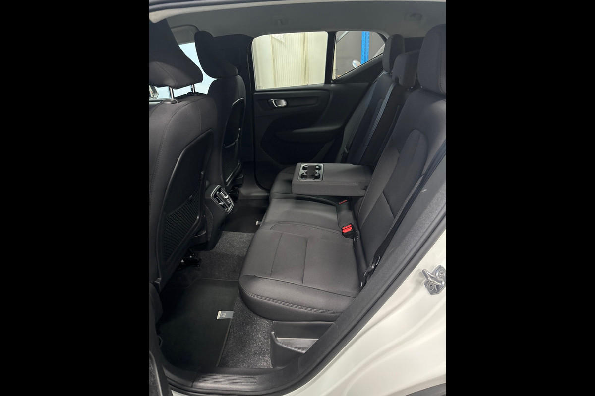 Volvo XC40 1.5 T2 Business Pro Navi | Clima | Cruise| Camera | Trekhaak Volvo XC40 1.5 T2 Business Pro Navi | Clima | Cruise| Camera | Trekhaak