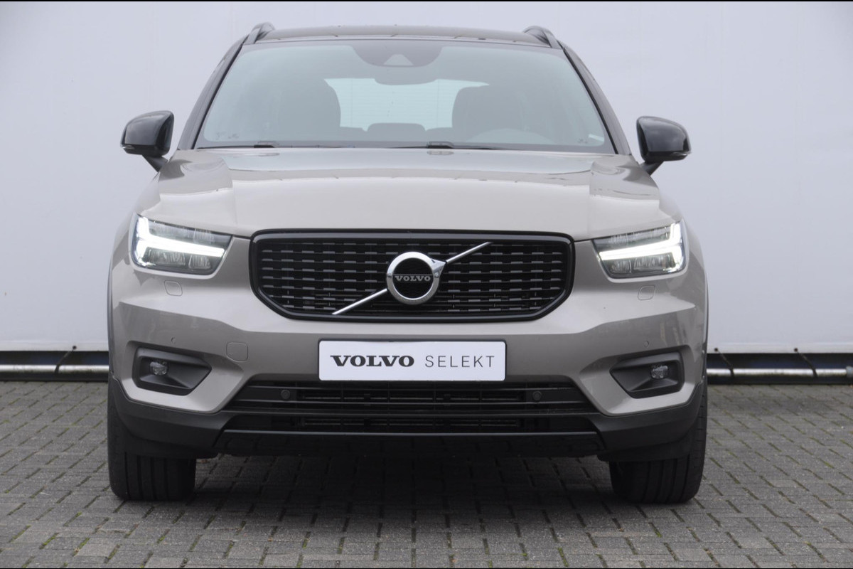 Volvo XC40 T4 211PK Automaat Recharge R-Design / Keyless entry / Elektrische achterklep / Leder met alcantara interieur / Parkeersensoren met camera / Stoel - en stuurwielverwarming / Apple carplay Volvo XC40 T4 211PK Automaat Recharge R-Design / Keyless entry / Elektrische achterklep / Leder met alcantara interieur / Parkeersensoren met camera / Stoel - en stuurwielverwarming / Apple carplay
