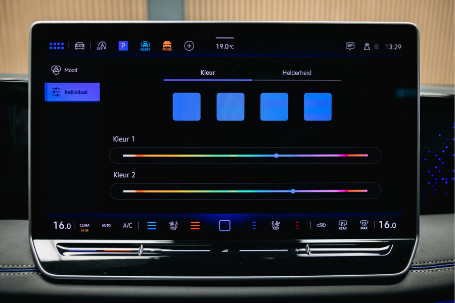 Volkswagen Tiguan 1.5 eTSI R-Line Edition | Stoelmassage | Pano | Head-Up | Stoelverwarming en verkoeling |