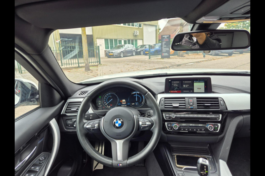 BMW 3 Serie Touring M Sport Nov-2019 NAP Panorama CarPlay GARANTIE inbeg. LED Breedset velgen RIJKLAAR APK tot 4-2027