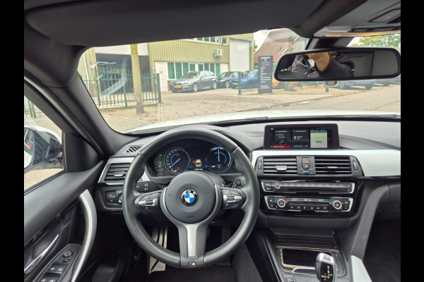 BMW 3 Serie Touring M Sport Nov-2019 NAP Panorama CarPlay GARANTIE inbeg. LED Breedset velgen RIJKLAAR APK tot 4-2027