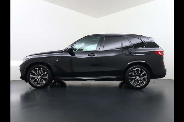BMW X5 xDrive45e High Executive M SPORT | MEGA COMPLEET | DRIVING ASS. PROFF. | LASER | VERWARMDE STOELEN-STUUR-ACHTERBANK | TREKHAAK | HEAD UP | 1E EIGENAAR+DEALER ONDERHOUDEN