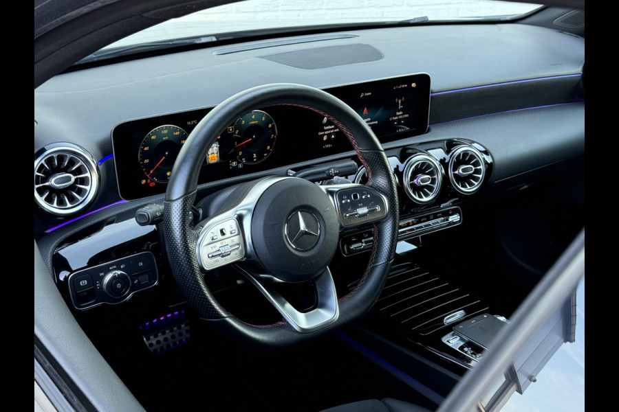 Mercedes-Benz A-Klasse 200 Business Solution AMG | Pano | MultiBeam LED | Ambient Light | Memory | Keyless | 18 inch