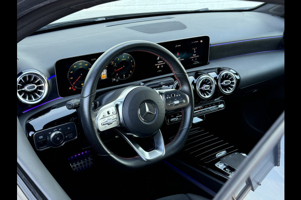 Mercedes-Benz A-Klasse 200 Business Solution AMG | Pano | MultiBeam LED | Ambient Light | Memory | Keyless | 18 inch