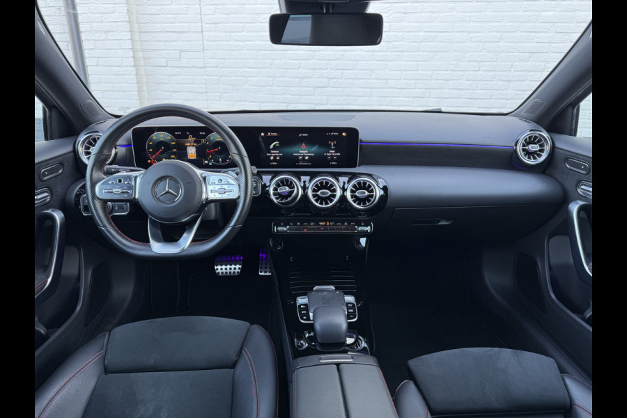 Mercedes-Benz A-Klasse 200 Business Solution AMG | Pano | MultiBeam LED | Ambient Light | Memory | Keyless | 18 inch