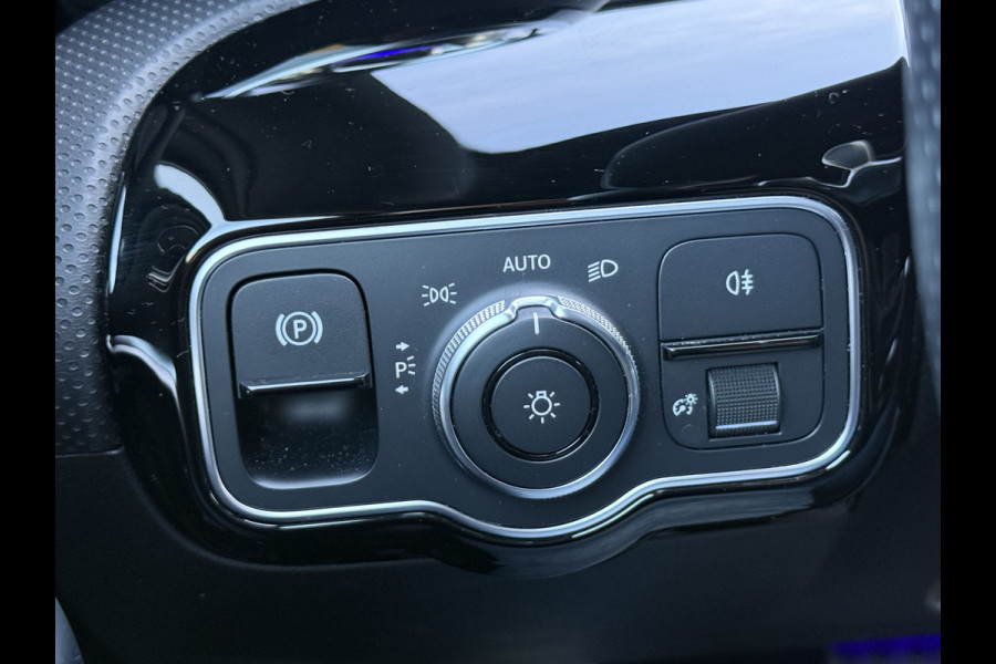 Mercedes-Benz A-Klasse 200 Business Solution AMG | Pano | MultiBeam LED | Ambient Light | Memory | Keyless | 18 inch