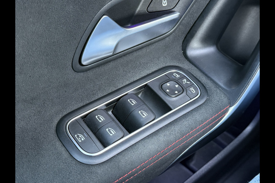 Mercedes-Benz A-Klasse 200 Business Solution AMG | Pano | MultiBeam LED | Ambient Light | Memory | Keyless | 18 inch